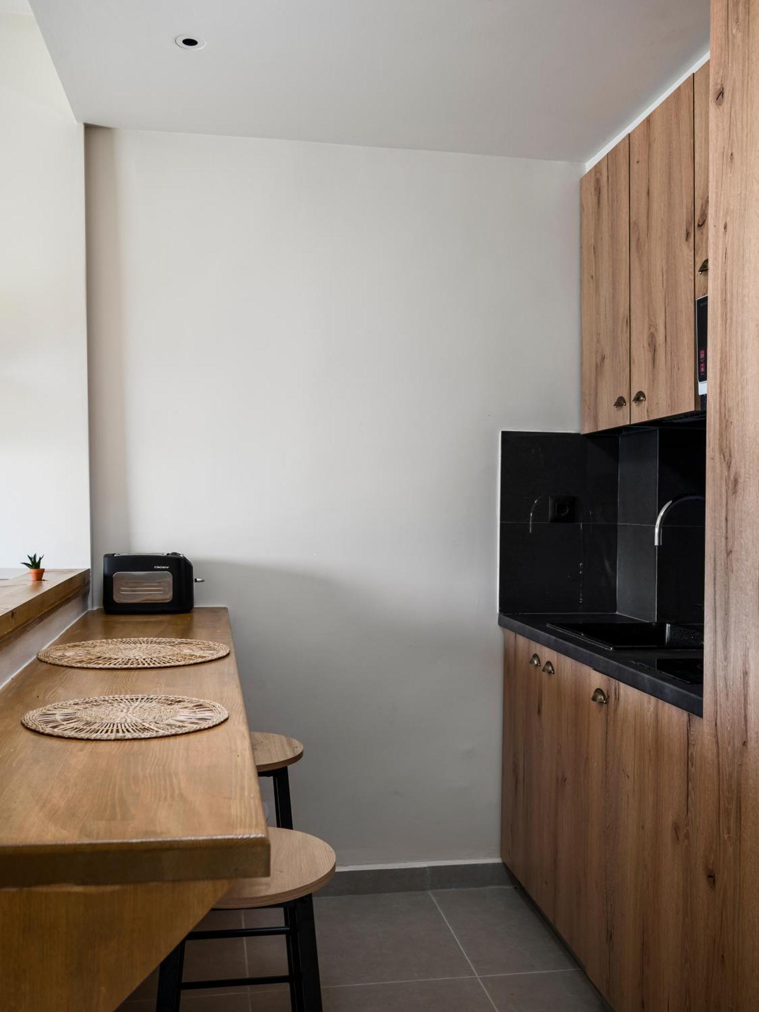 Loadstar Rooms & Suites คอนโตกาลิ ภายนอก รูปภาพ